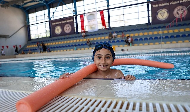 Minik yüzücüler Buca’da yetişiyor