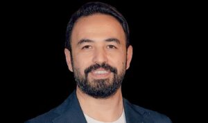 NATO’da gündem olan dijital tehdide eğitim bilimci Doç. Dr. Özgür Bolat’tan ailelere kritik uyarı: “Çözüm yasak değil, öz denetim”