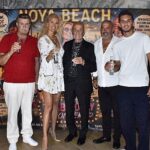 Noya Beach’te coşkulu Yeşilçam Gecesiİ: Nuri Alço’nun elinden gazoz içme yarışına girdiler!