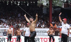 Ordu Aybastı güreşlerinde Başpehlivan Erkan Taş