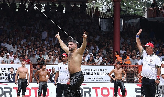 Ordu Aybastı güreşlerinde Başpehlivan Erkan Taş