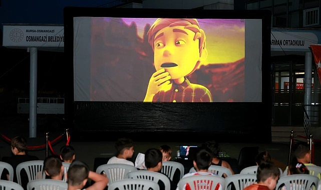 Osmangazi Belediyesi Çocuklara Yazlık Sinema Keyfi Yaşatıyor