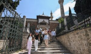 Osmangazi’de Gençler Tanpınar’ın İzinde Bursa’yı Keşfetti