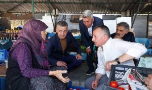 Sokakta, pazarda sıcak, samimi görüntüler