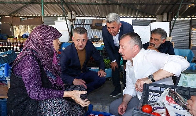 Sokakta, pazarda sıcak, samimi görüntüler