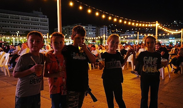 Türküler yankılandı, Yeşil Çam perdeye taşındı