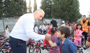 Başkan Sandıkçı’dan Davet: Tüm Çocuklar Hediyelerine Kavuşuyor