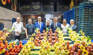 Başkan Tugay İzmir’in hal esnafıyla buluştu