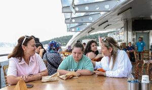 Bayrampaşa Belediyesi’nden engelsiz Boğaz keyfi