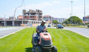 Burhaniye’de Park ve Yeşil Alanlarda Kapsamlı Bakım Çalışmaları Sürüyor