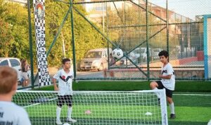 Sahalar yenilendi: Çeşme’nin mahallelerinde spor şenliği başladı
