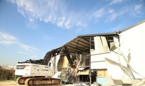 Yaylacık’ta 2 kaçak depo yıkıldı